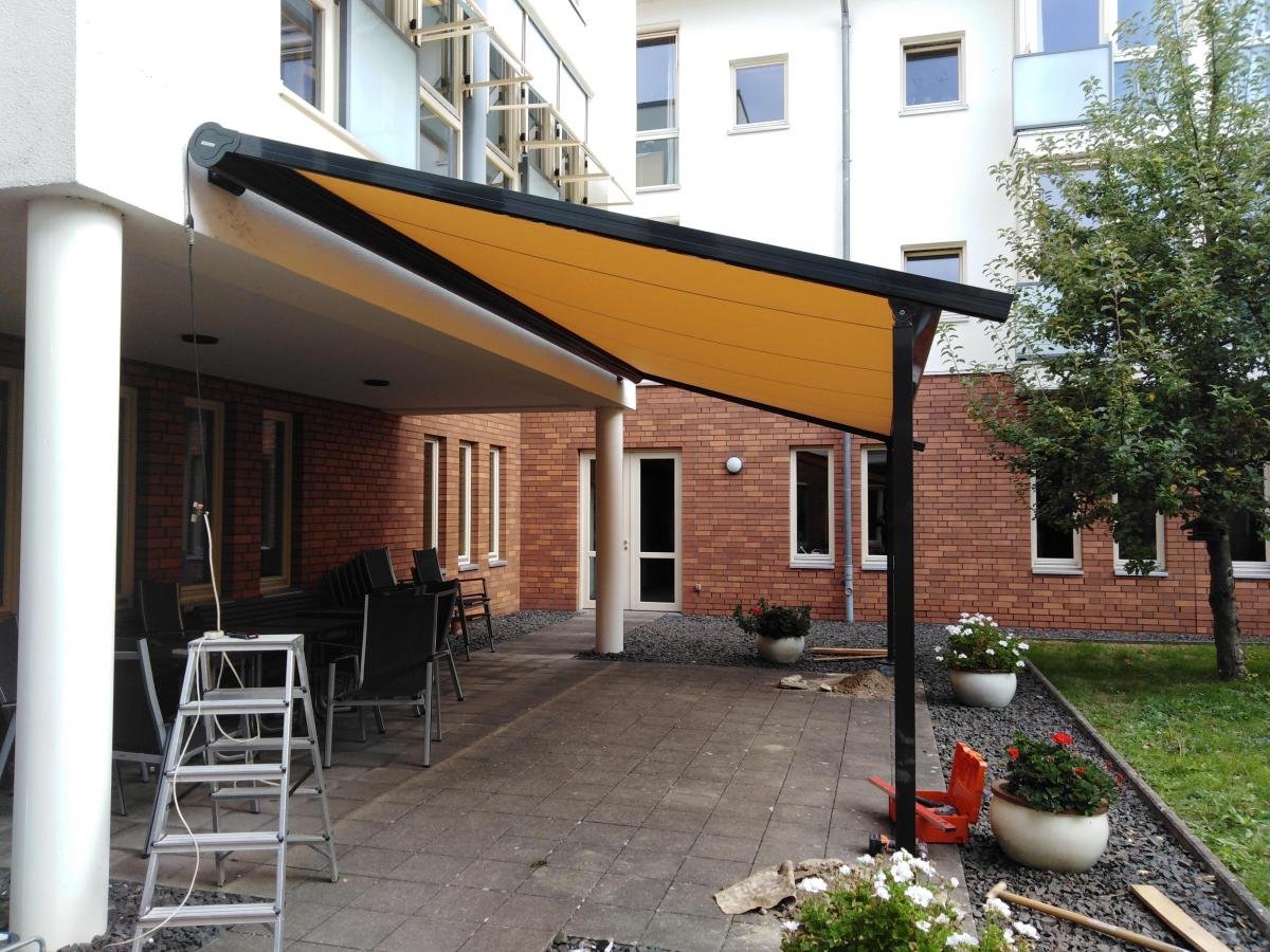Terrasse mit Pergola-Markise – Referenzprojekt von MARIVA