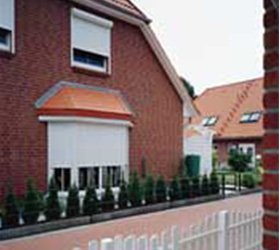 Klinkerhaus mit MARIVA Rollläden